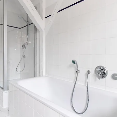 Bunter Hof Apartman